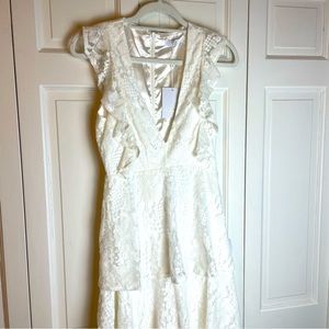 NWT! Lulu’s White Lace Ruffle Tiered Wedding Dress in Size XS